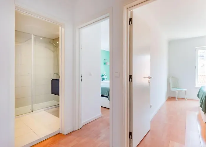 Hang Your Hat Apartment Lisbon