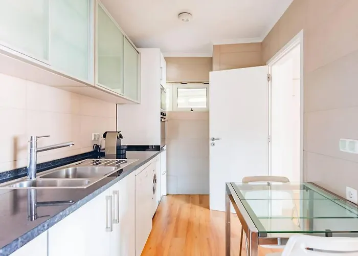 Apartment Hang Your Hat *