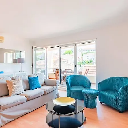 Hang Your Hat Apartment